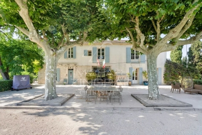 House for sale in ST-RÉMY-DE-PROVENCE  - 9 rooms - 320 m&sup2; 