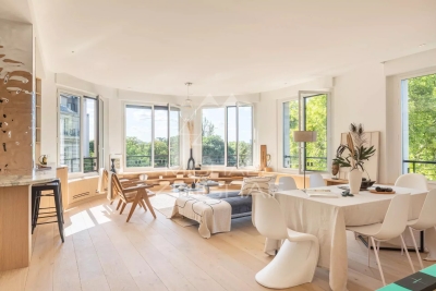 Apartment for sale in PARIS 16EME  - 5 rooms - 126 m&sup2; 