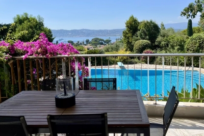 Apartment for sale in CAP D'ANTIBES  - 5 rooms - 129 m&sup2; 