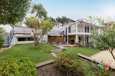 House for sale in ARCACHON  - 5 rooms - 149 m&sup2; 