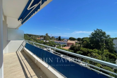Apartment for sale in CAP D'ANTIBES  - 3 rooms - 90 m&sup2; 