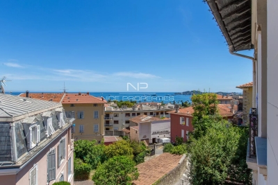 Apartment for sale in BEAULIEU-SUR-MER  - 3 rooms - 80 m&sup2; 