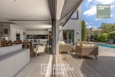 House for sale in LA TESTE-DE-BUCH  - 6 rooms - 225 m&sup2; 