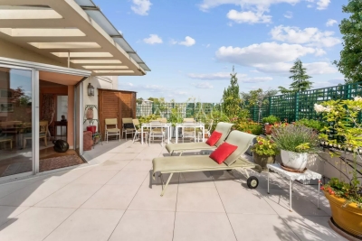 Apartment for sale in NEUILLY SUR SEINE  - 6 rooms - 147 m&sup2; 