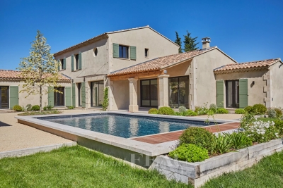 House for sale in ST-RÉMY-DE-PROVENCE  - 7 rooms - 350 m&sup2; 