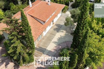 House for sale in ARCACHON  - 6 rooms - 320 m&sup2; 