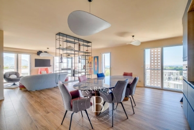 Apartment for sale in MARSEILLE 8EME  - 4 rooms - 132 m&sup2; 