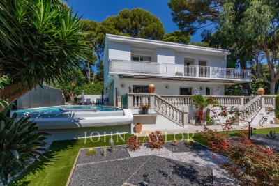 House for sale in CAP D'ANTIBES  - 5 rooms - 142 m&sup2; 