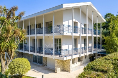 House for sale in ARCACHON  - 7 rooms - 285 m&sup2; 