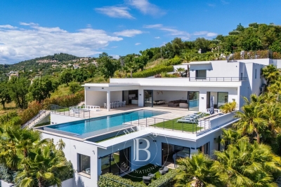 House for sale in LES ISSAMBRES  - 9 rooms - 600 m&sup2; 