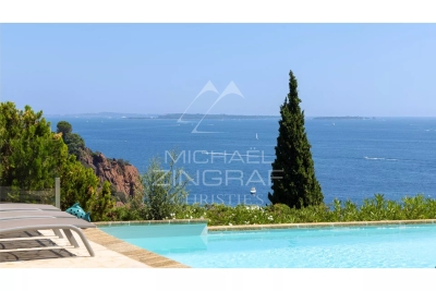 House for sale in THÉOULE-SUR-MER  - 7 rooms - 301 m&sup2; 