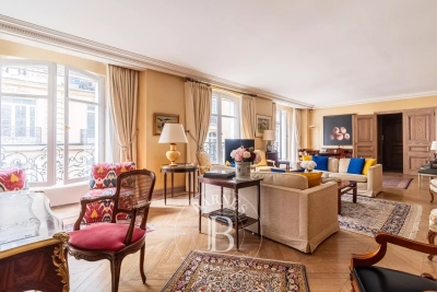Apartment for sale in PARIS 16EME  - 5 rooms - 133 m&sup2; 