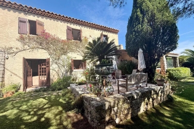 House for sale in CAP D'ANTIBES   - 191 m&sup2; 