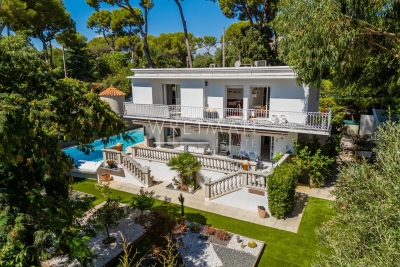 House for sale in CAP D'ANTIBES  - 5 rooms - 143 m&sup2; 