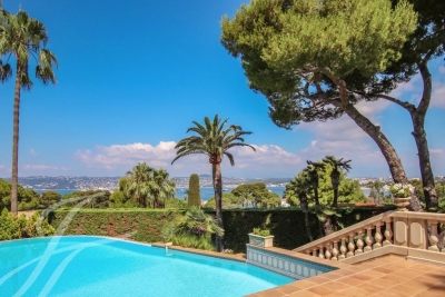 House for sale in CAP D'ANTIBES  - 10 rooms - 400 m&sup2; 