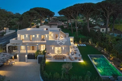 House for sale in ST-TROPEZ  - 7 rooms - 230 m&sup2; 