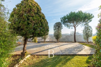 Apartment for sale in NEUILLY SUR SEINE  - 4 rooms - 124 m&sup2; 