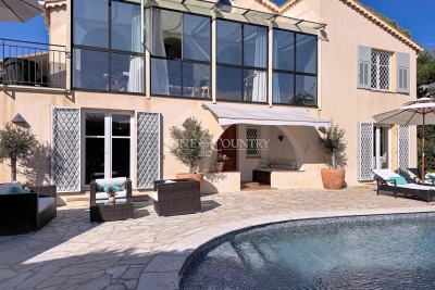 House for sale in CAP D'ANTIBES  - 7 rooms - 300 m&sup2; 