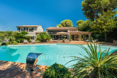 House for sale in MOUGINS  - 7 rooms - 430 m&sup2; 