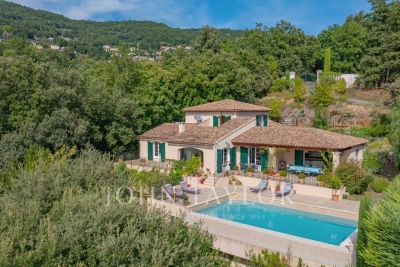House for sale in GRASSE  - 6 rooms - 250 m&sup2; 