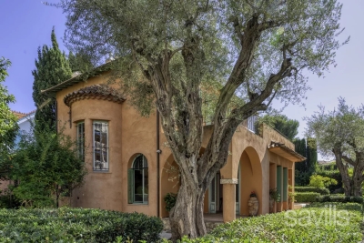 House for sale in CAP D'ANTIBES  - 10 rooms - 200 m&sup2; 