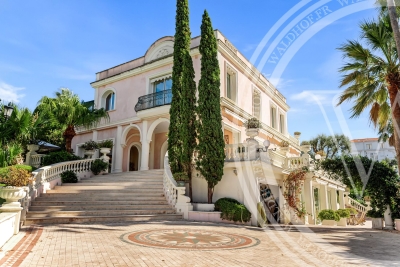 House for sale in CAP D'ANTIBES  - 9 rooms - 420 m&sup2; 