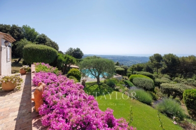 House for sale in ST-PAUL-DE-VENCE  - 10 rooms - 238 m&sup2; 