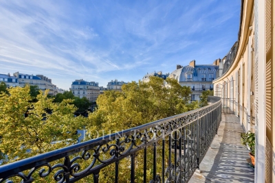 Apartment for sale in PARIS 16EME  - 6 rooms - 153 m&sup2; 