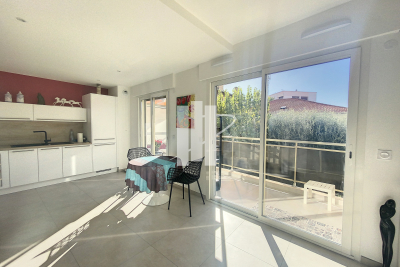 Apartment for sale in ST-RAPHAËL  - 3 rooms - 83 m&sup2; 