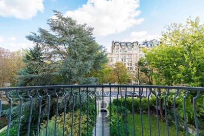 Apartment for sale in NEUILLY SUR SEINE  - 3 rooms - 81 m&sup2; 