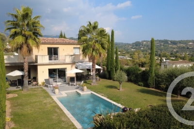House for sale in GRASSE  - 4 rooms - 150 m&sup2; 