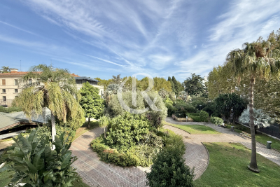 Apartment for sale in HYÈRES  - 2 rooms - 40 m&sup2; 