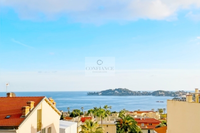 Apartment for sale in BEAULIEU-SUR-MER  - 3 rooms - 59 m&sup2; 