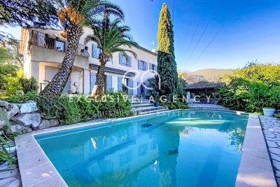 House for sale in GRASSE  - 6 rooms - 190 m&sup2; 