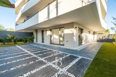 Apartment for sale in MARSEILLE 8EME  - 3 rooms - 204 m&sup2; 