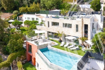 House to rent in EZE  - 4 rooms - 320 m&sup2; 