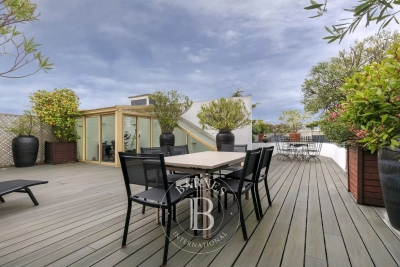 Apartment for sale in NEUILLY SUR SEINE  - 5 rooms - 167 m&sup2; 