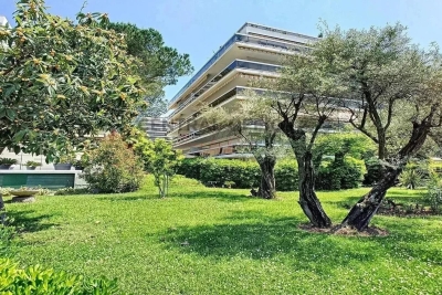 Apartment for sale in JUAN-LES-PINS  - 1 rooms - 42 m&sup2; 