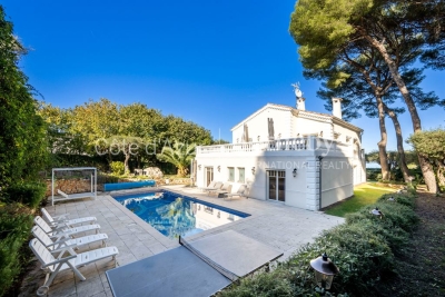 House for sale in CAP D'ANTIBES  - 5 rooms - 240 m&sup2; 