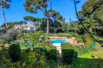 Apartment for sale in CAP D'ANTIBES  - 3 rooms - 77 m&sup2; 