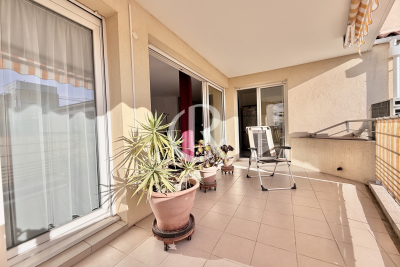 Apartment for sale in HYÈRES  - 3 rooms - 90 m&sup2; 