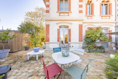 House for sale in ARCACHON  - 6 rooms - 185 m&sup2; 