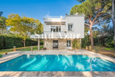 House for sale in ST-JEAN-CAP-FERRAT  - 9 rooms - 230 m&sup2; 