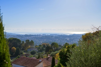 House for sale in MOUGINS  - 6 rooms - 160 m&sup2; 