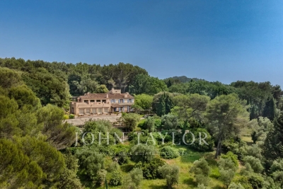 House for sale in MOUGINS   - 1200 m&sup2; 