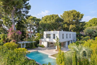 House for sale in CAP D'ANTIBES  - 6 rooms - 228 m&sup2; 