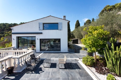 House for sale in VALLAURIS  - 9 rooms - 298 m&sup2; 