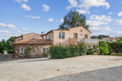 House for sale in VALLAURIS  - 10 rooms - 400 m&sup2; 