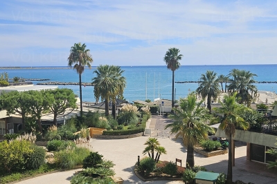 Apartment for sale in ST-LAURENT-DU-VAR  - 5 rooms - 156 m&sup2; 