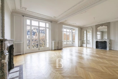 Apartment for sale in PARIS 15EME  - 5 rooms - 139 m&sup2; 